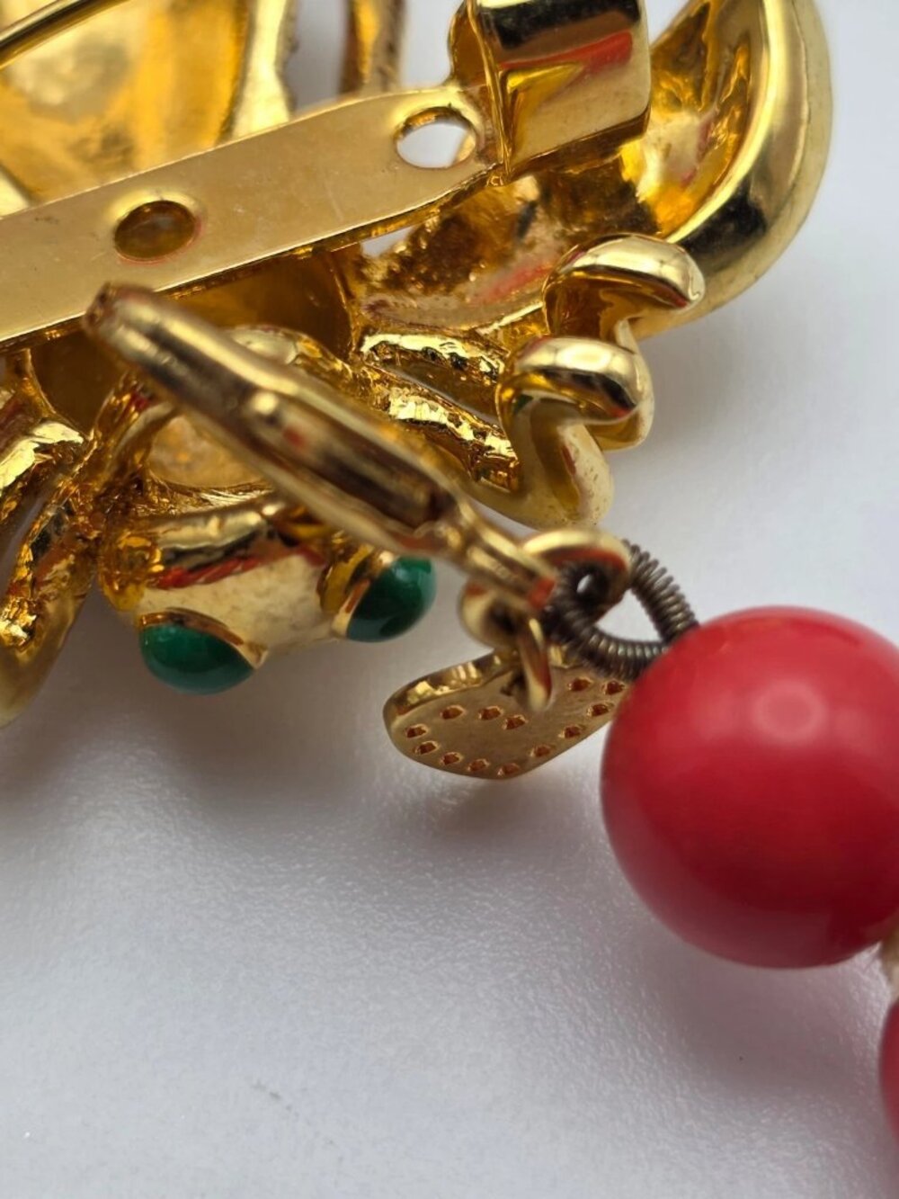 Red Faux Coral Glass Bead Bee Brooch Clasp Necklace 57 in Vintage - Picture 10 of 11